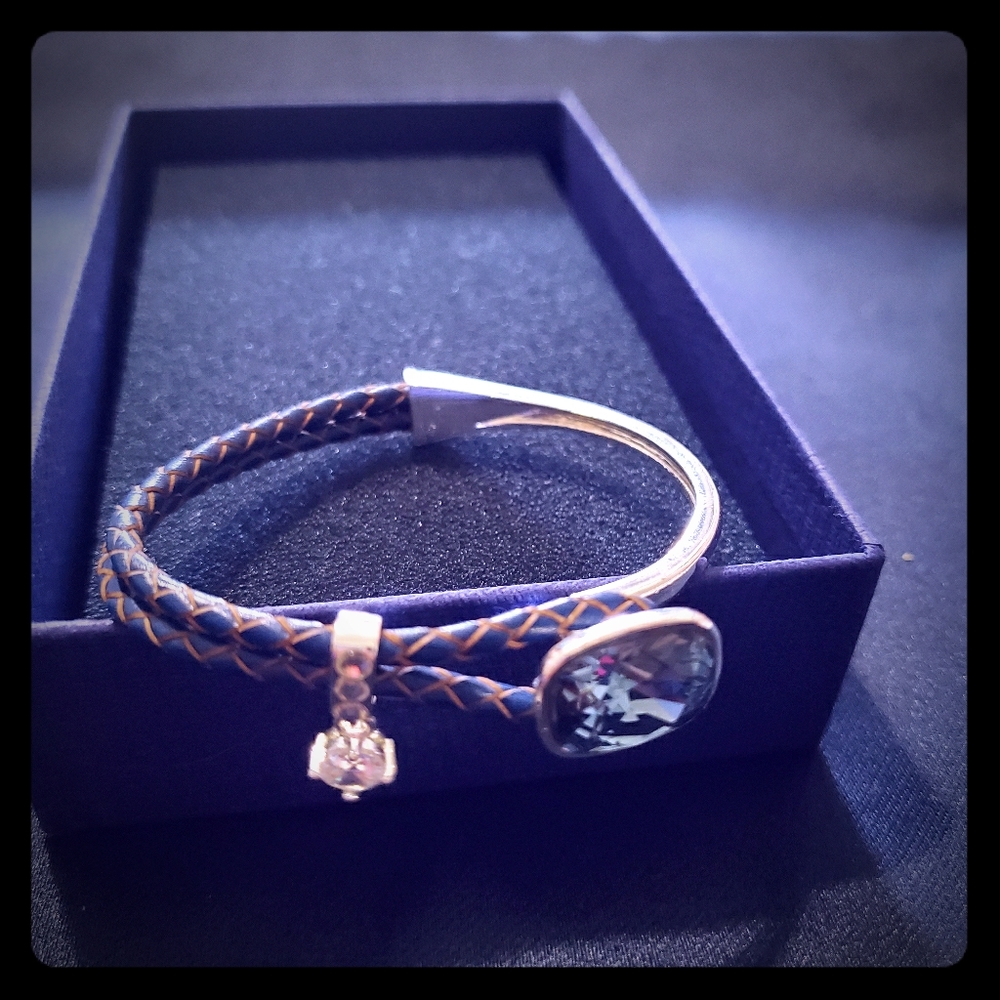 Leather and Swarovski crystal bracelet